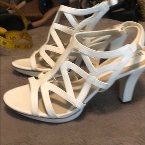 Naturalizer-Comfortable white sandals